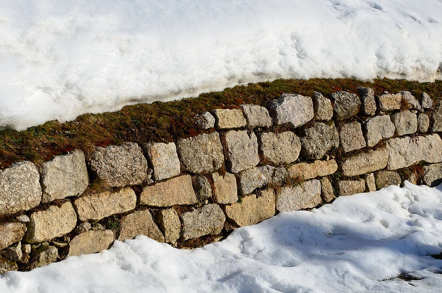 Build Your Retaining Wall Before Winter Sets In